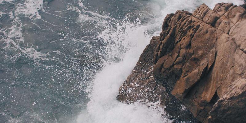 从K线图到税务筹划：投资理财高手如何构建低税负交易策略