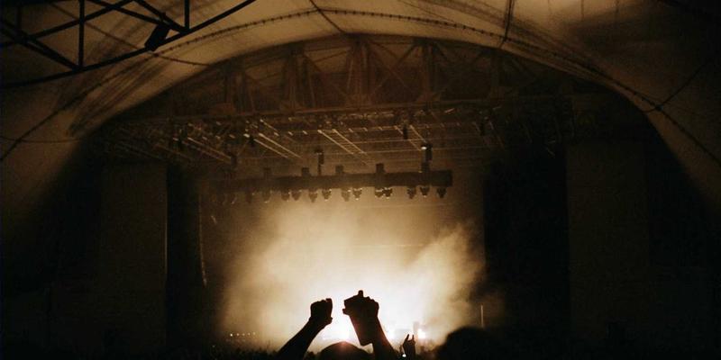 图表分析揭示投资新路径：巧用QDII基金穿越A股单一市场风险