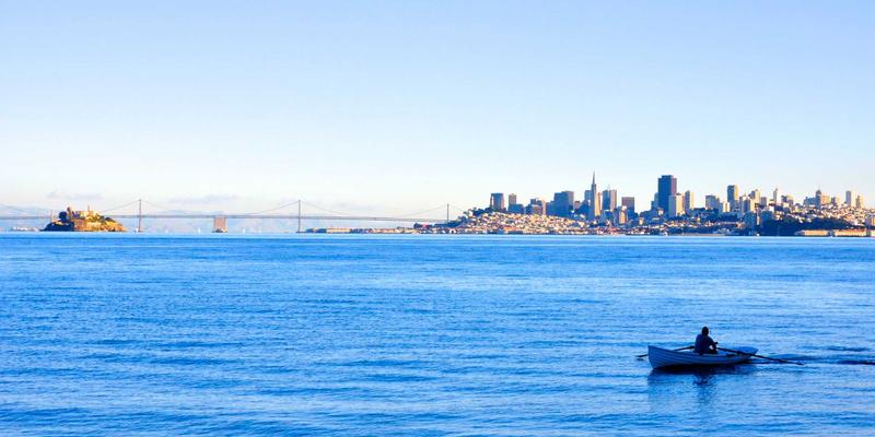 当K线图剧烈波动时：用危机Alpha策略守护你的波西米亚式投资自由