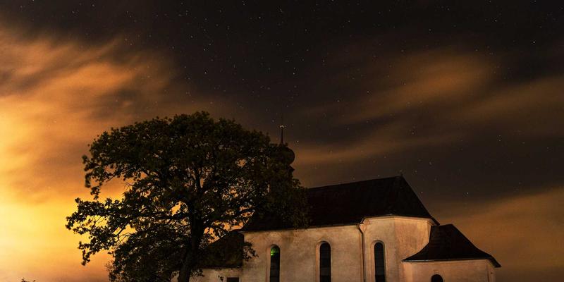 房地产信托投资基金解析：不直接买房，如何像股票分析一样捕捉不动产增值红利？