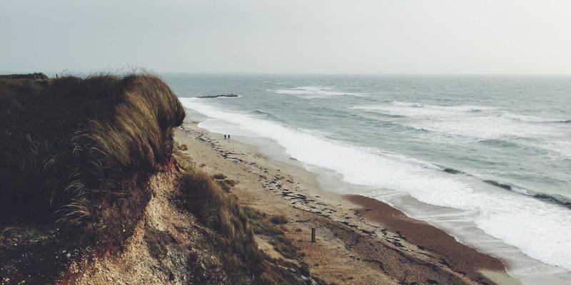 股票分析与财富管理新视角：用行为金融学洞察市场情绪，避开趋势线背后的心理陷阱