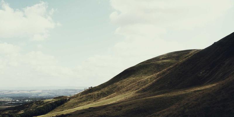 财富管理新思路：通过QDII、港股通与美股投资实现全球资产配置的交易策略