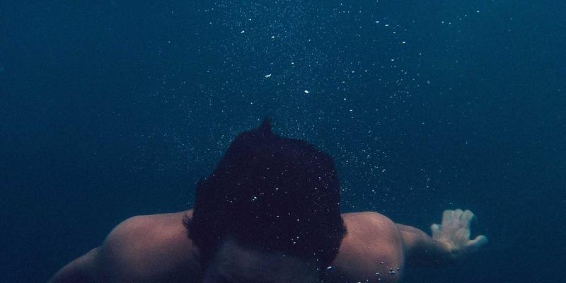 财富管理进阶：用现金流折现模型构建成长股交易策略与图表分析框架